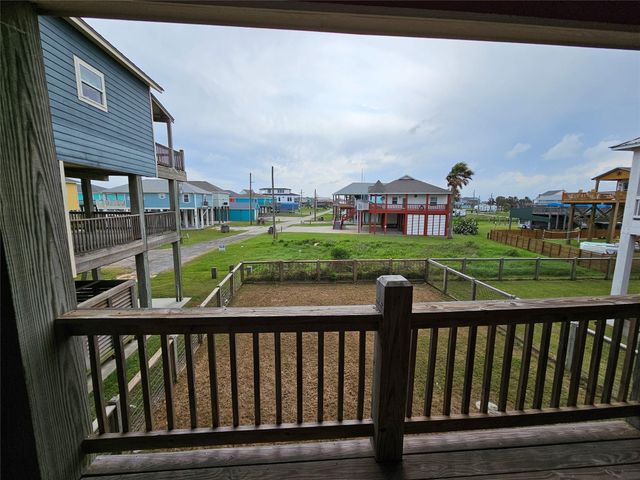 833 Kahla Drive, Crystal Beach, TX 77650