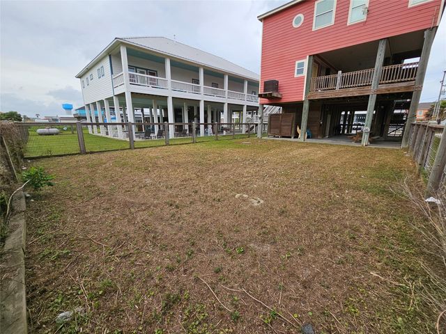 833 Kahla Drive, Crystal Beach, TX 77650