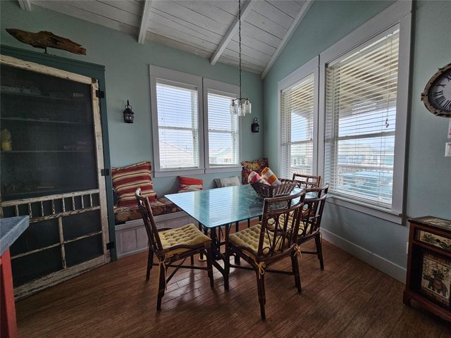 833 Kahla Drive, Crystal Beach, TX 77650