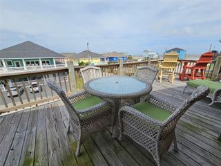 833 Kahla Drive, Crystal Beach, TX 77650