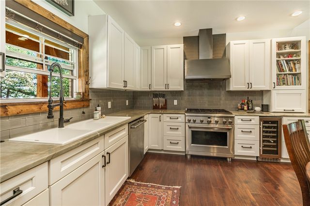 343 County Road 1489, Eureka Springs, AR 72632