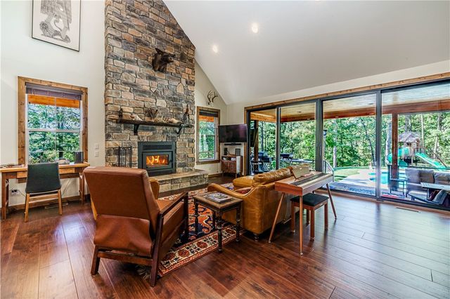 343 County Road 1489, Eureka Springs, AR 72632