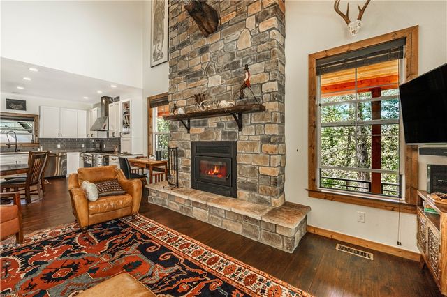 343 County Road 1489, Eureka Springs, AR 72632