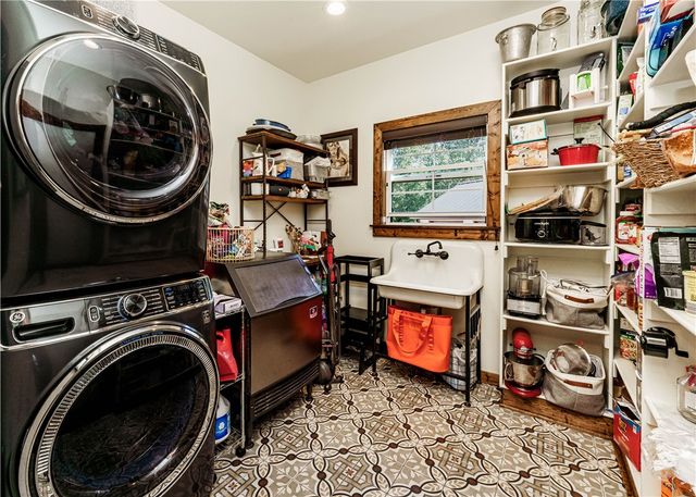 343 County Road 1489, Eureka Springs, AR 72632