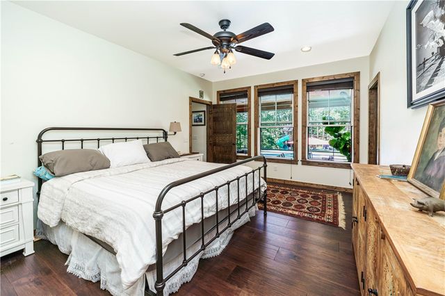 343 County Road 1489, Eureka Springs, AR 72632