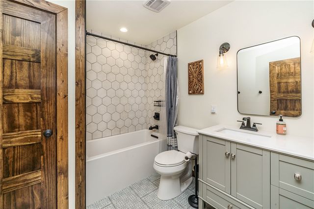 343 County Road 1489, Eureka Springs, AR 72632