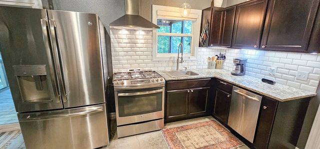 343 County Road 1489, Eureka Springs, AR 72632