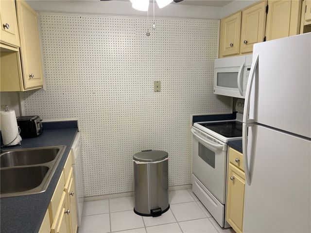 520 S Chaparral St 204, Corpus Christi, TX 78401