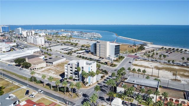 520 S Chaparral St 204, Corpus Christi, TX 78401