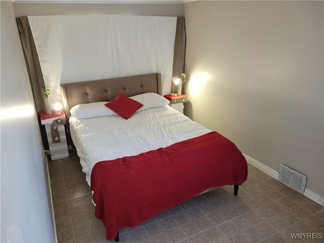 2711 Orleans Avenue, Niagara Falls, NY 14303