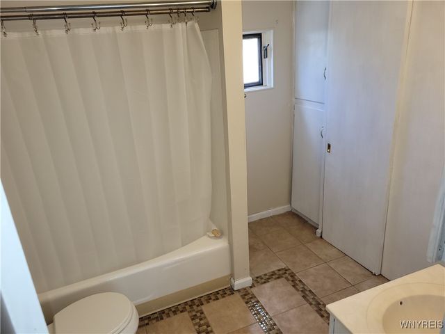 2711 Orleans Avenue, Niagara Falls, NY 14303