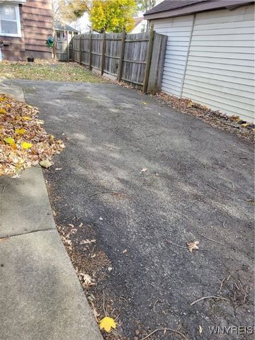 2711 Orleans Avenue, Niagara Falls, NY 14303