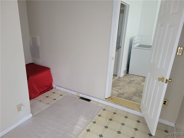 2711 Orleans Avenue, Niagara Falls, NY 14303