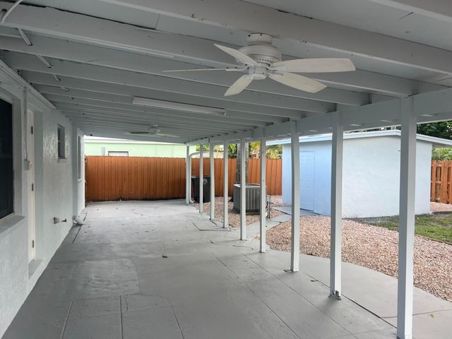 3305 Lake Avenue, West Palm Beach, FL 33405