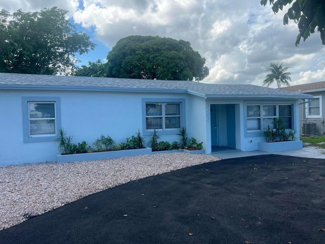 3305 Lake Avenue, West Palm Beach, FL 33405