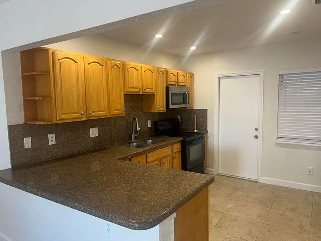 3305 Lake Avenue, West Palm Beach, FL 33405