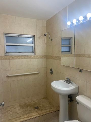 3305 Lake Avenue, West Palm Beach, FL 33405