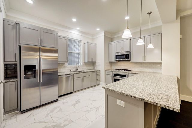 726 N Shepherd Drive, Houston, TX 77007