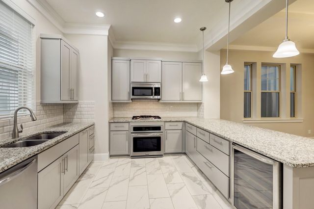 726 N Shepherd Drive, Houston, TX 77007