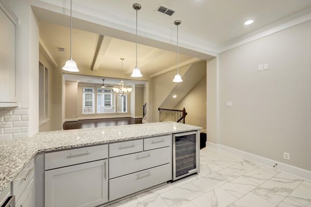 726 N Shepherd Drive, Houston, TX 77007