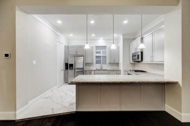 726 N Shepherd Drive, Houston, TX 77007