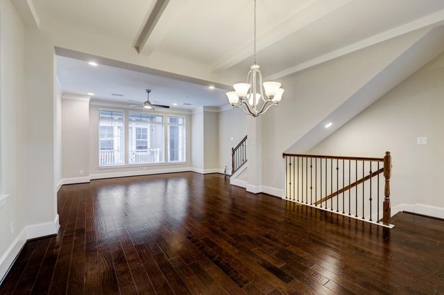 726 N Shepherd Drive, Houston, TX 77007