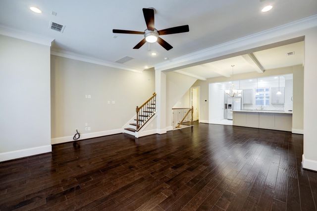 726 N Shepherd Drive, Houston, TX 77007