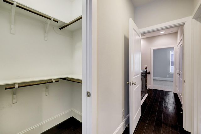 726 N Shepherd Drive, Houston, TX 77007