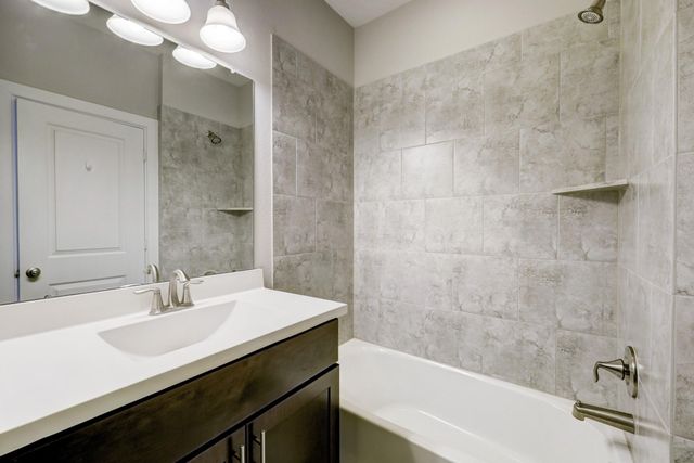 726 N Shepherd Drive, Houston, TX 77007