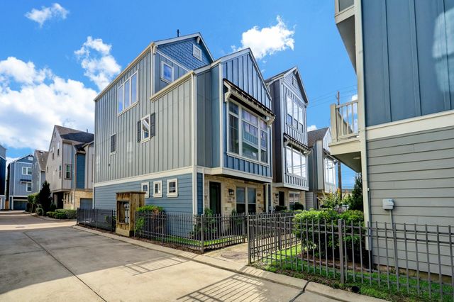 726 N Shepherd Drive, Houston, TX 77007