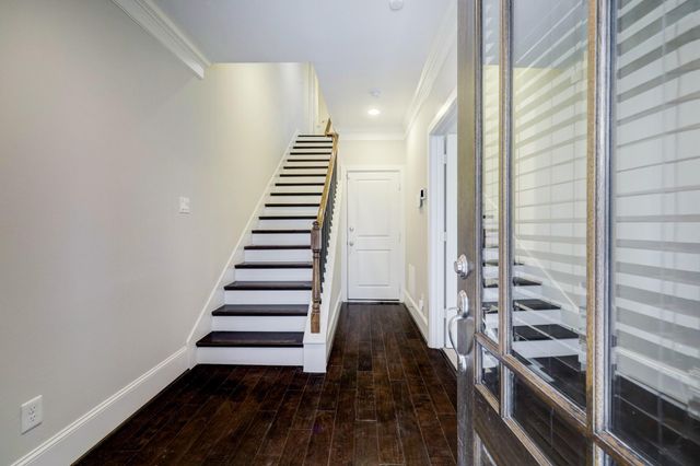 726 N Shepherd Drive, Houston, TX 77007