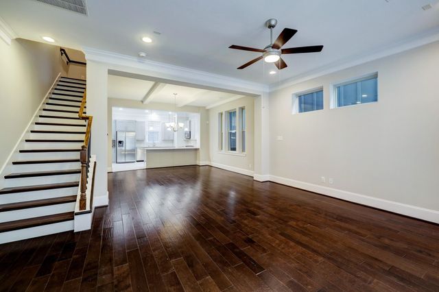 726 N Shepherd Drive, Houston, TX 77007