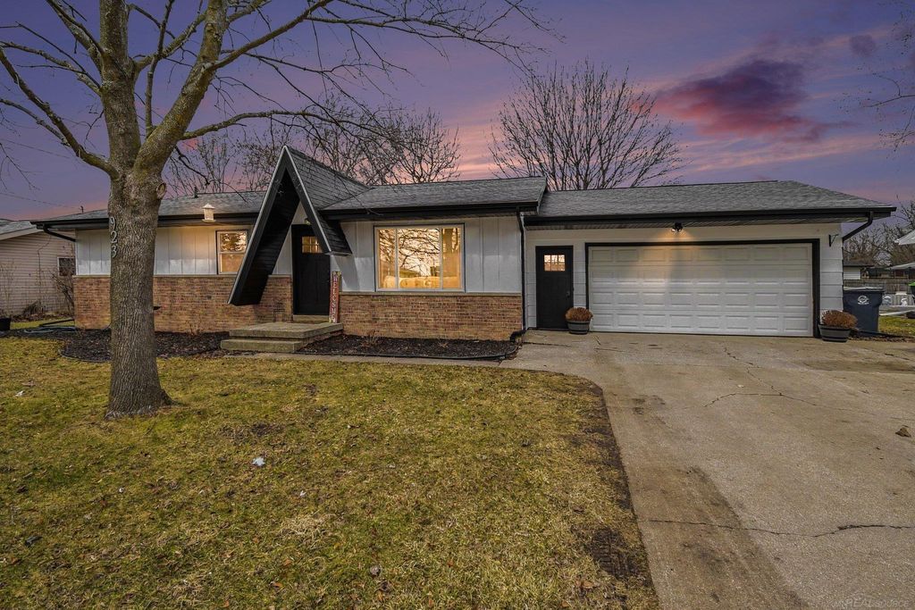 923 Wheelock Drive Street, Freeland, MI 48623