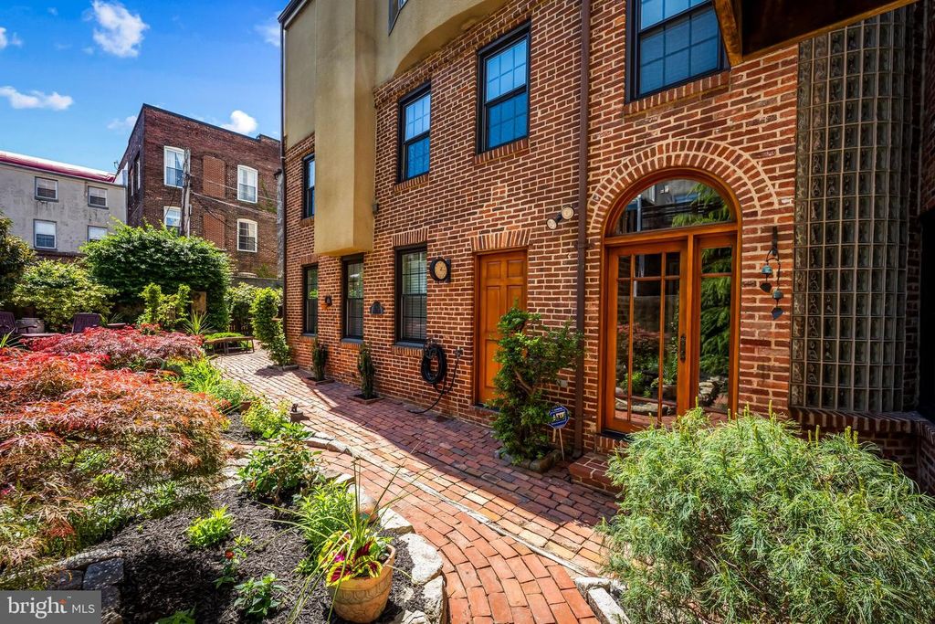 Image 6 of property listing at 1807 LANCASTER ST, Baltimore, MD 21231
