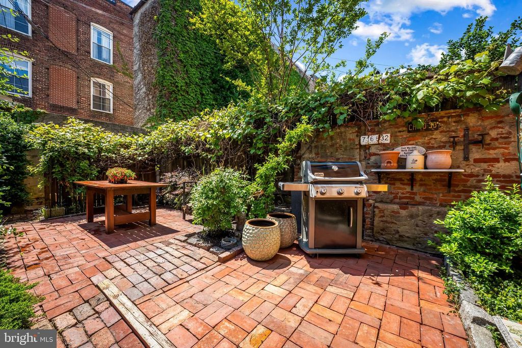 Image 9 of property listing at 1807 LANCASTER ST, Baltimore, MD 21231