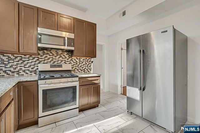 110 17th Street, East Orange, NJ 07017