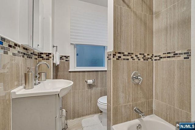 110 17th Street, East Orange, NJ 07017