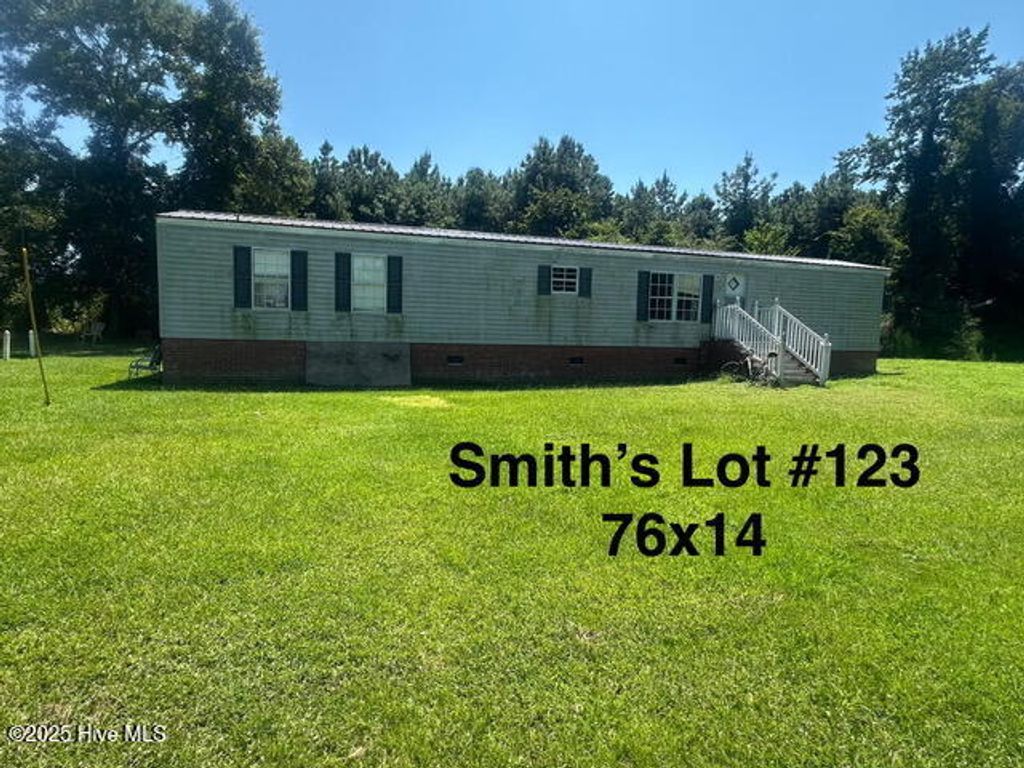 Image 19 of property listing at 629 Haws Run Road, Jacksonville, NC 28540