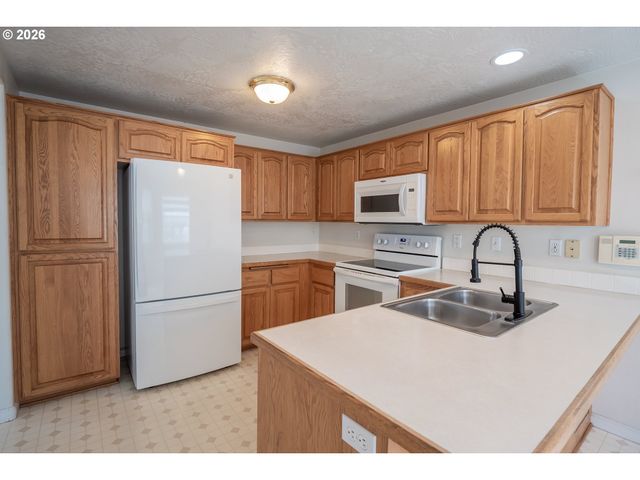 1345 NAPA VALLEY Ln, Eugene, OR 97404