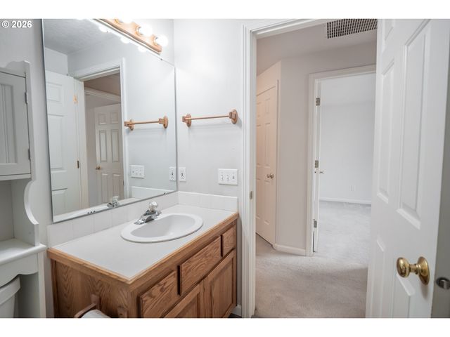 1345 NAPA VALLEY Ln, Eugene, OR 97404