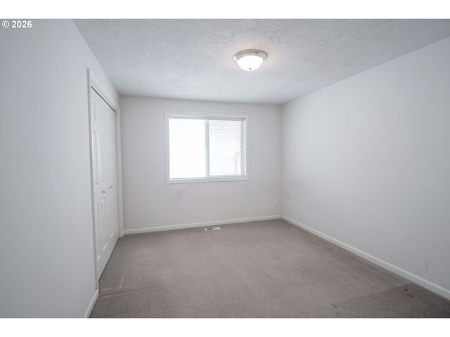 1345 NAPA VALLEY Ln, Eugene, OR 97404