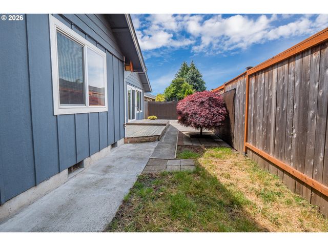 1345 NAPA VALLEY Ln, Eugene, OR 97404