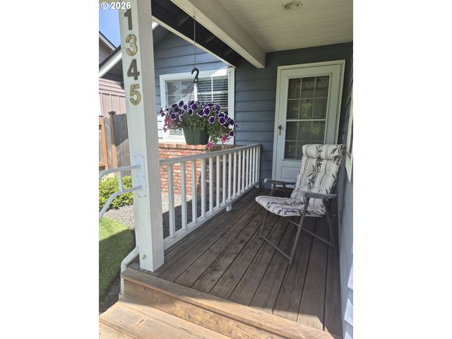 1345 NAPA VALLEY Ln, Eugene, OR 97404