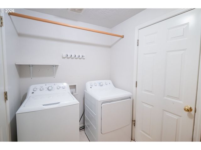 1345 NAPA VALLEY Ln, Eugene, OR 97404