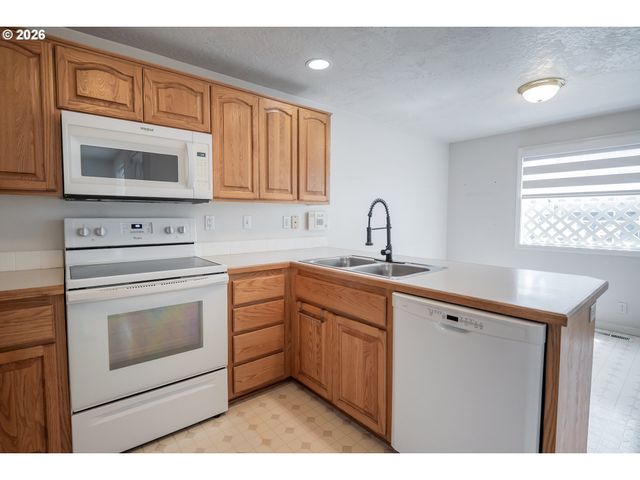 1345 NAPA VALLEY Ln, Eugene, OR 97404