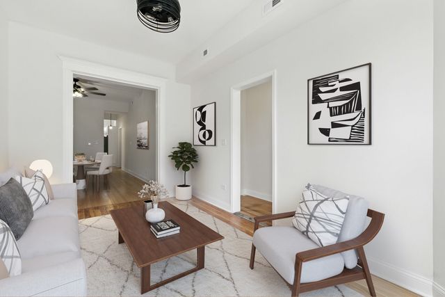 909 W Addison Street 1, Chicago, IL 60613