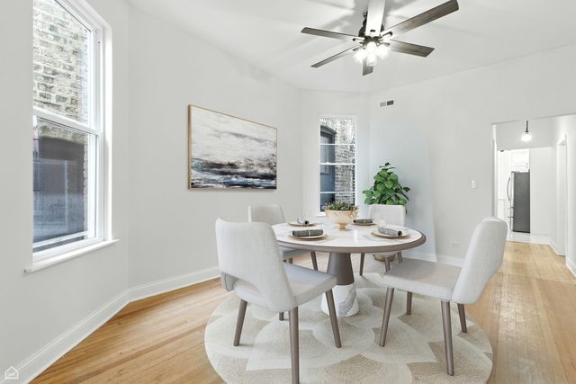 909 W Addison Street 1, Chicago, IL 60613