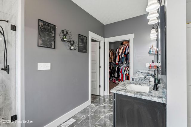 2696 Armstrong Ln, Mt Washington, KY 40047