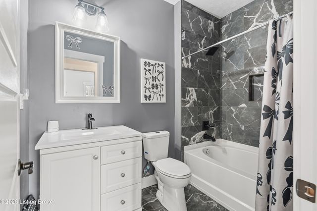 2696 Armstrong Ln, Mt Washington, KY 40047