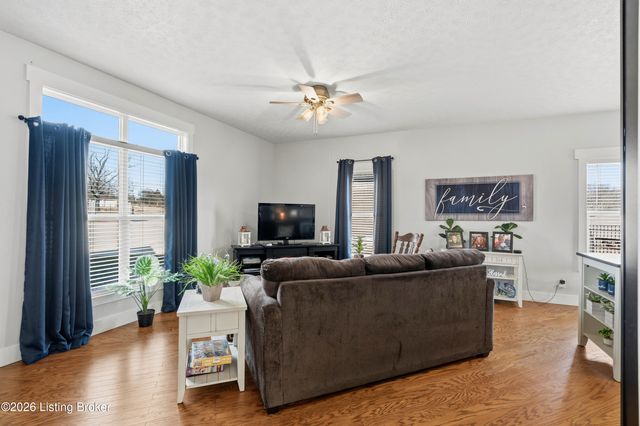 2696 Armstrong Ln, Mt Washington, KY 40047